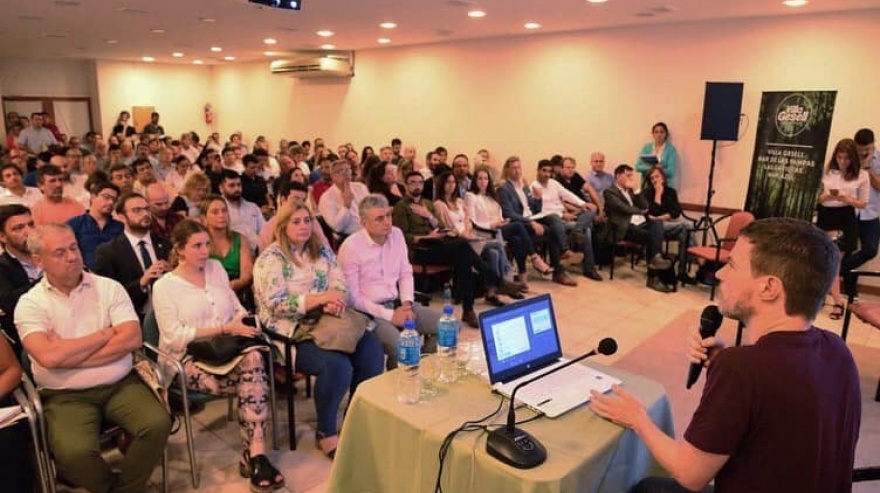 Villa Gesell fue sede de un encuentro de funcionarios de turismo y cultura con el ministro Augusto Costa