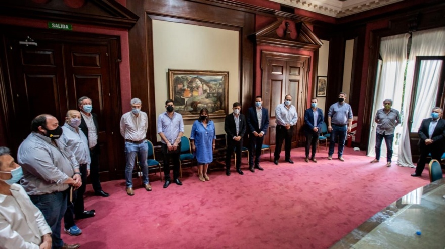 Kicillof recibió a los intendentes oficialistas de la región