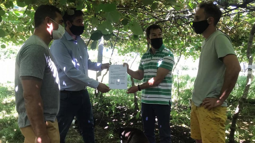 General Alvarado: Ianantuony, Di Césare y Hogan visitaron a productor local