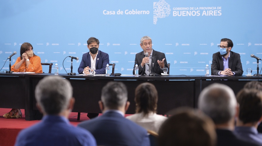 Kicillof y Ferraresi suscribieron convenios con intendentes para potenciar la construcción de viviendas