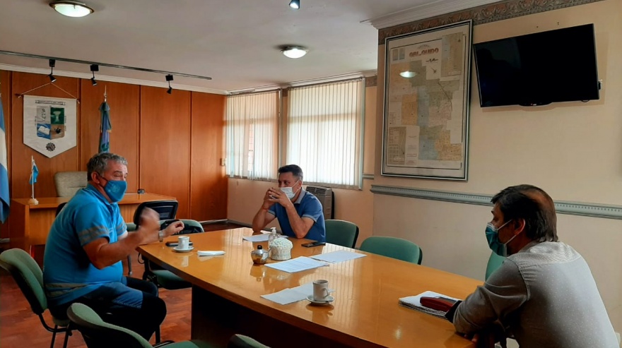 General Guido: funcionario provincial visitó la ciudad y entregó elementos para el personal de control vial