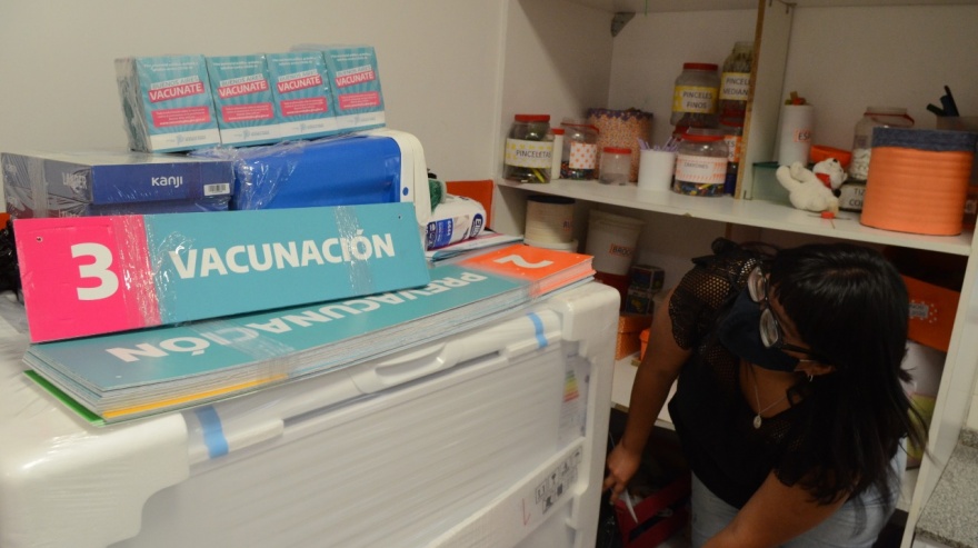 El gobierno bonaerense equipa las escuelas para la vacunación masiva