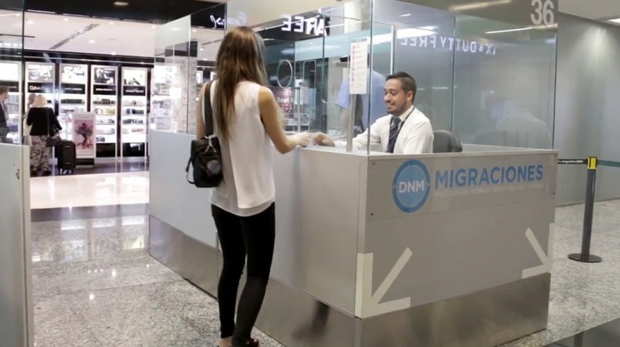 Derogan el decreto de Macri que impedía el ingreso de extranjeros con antecedentes