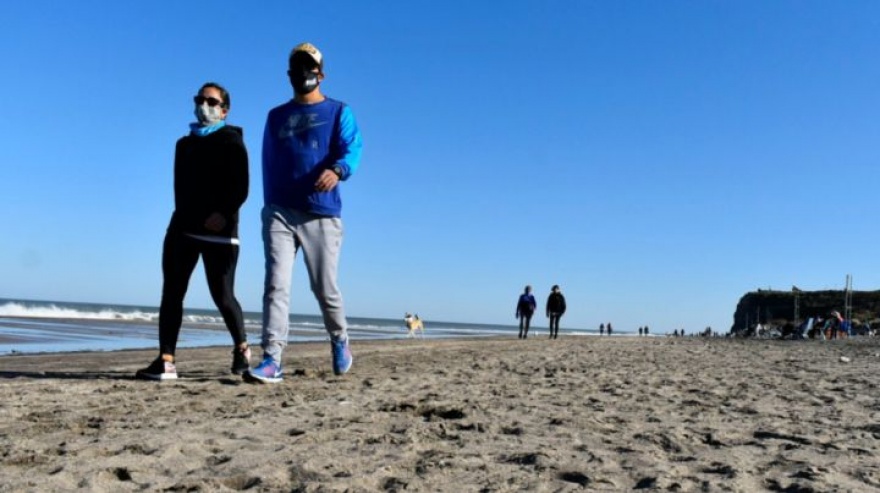 Detectan infectados con las cepas de Reino Unido y Manaos en Mar del Plata y Tandil