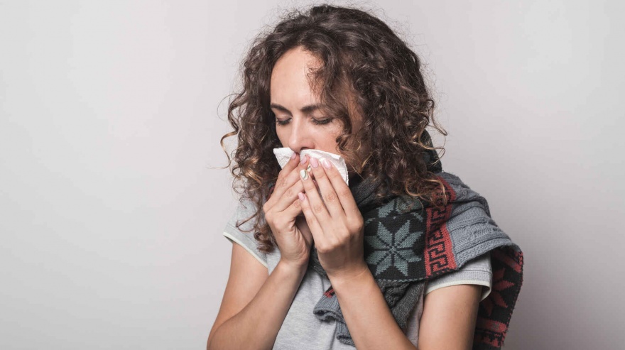 El gobierno agregó los síntomas de rinitis y congestión nasal a la definición de caso sospechoso de coronavirus