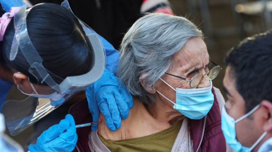 Provincia de Buenos Aires: desde este sábado, vacunarán a mayores de 70 sin turno