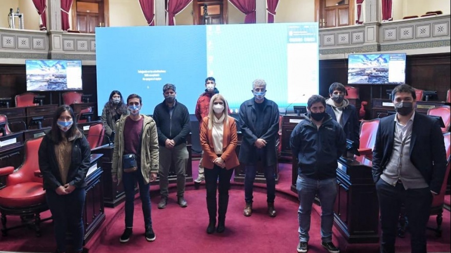 Jóvenes de la región presentaron proyecto para bajar la edad para acceder a una banca