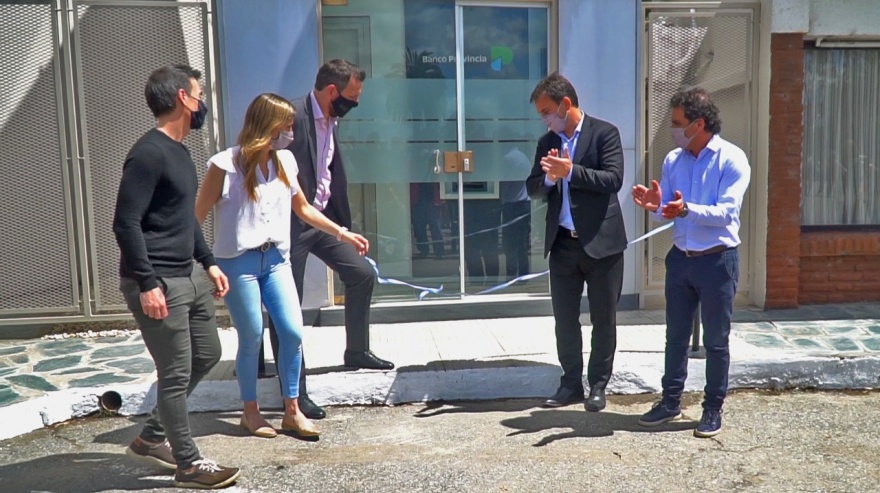 Con la presencia de Galmarini, se inauguró un cajero automático del Banco Provincia en Las Armas