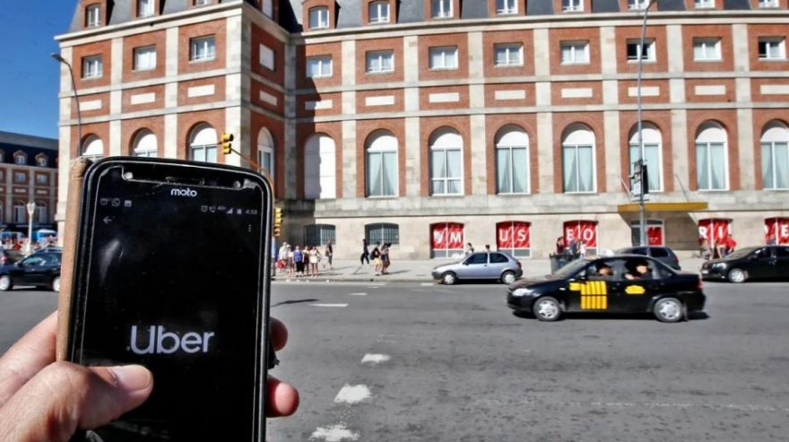 Sesión polémica: aprobaron multas a Uber y la app publicó teléfonos de los concejales