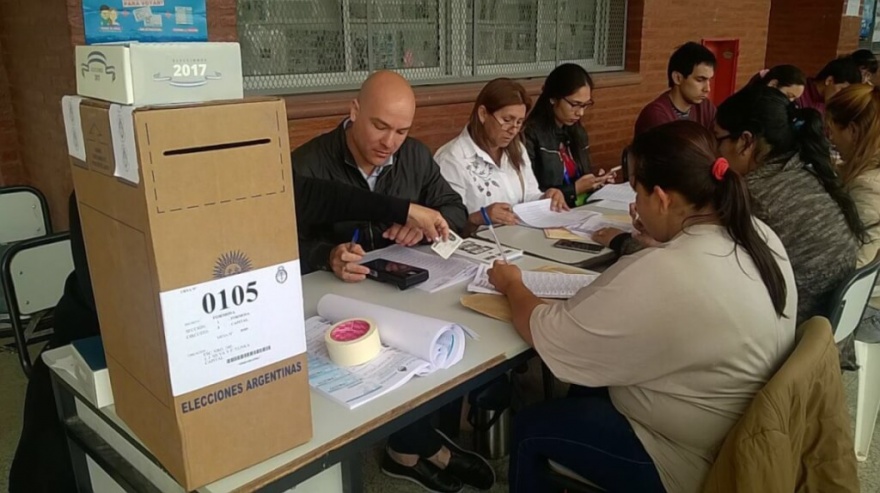 Un juez hizo lugar a una cautelar y suspendió el límite a las reelecciones
