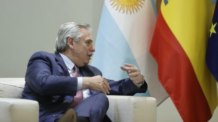 Desde su gira por Europa, Fernández afirmó que buscará la reelección y envió un mensaje a funcionarios kirchneristas