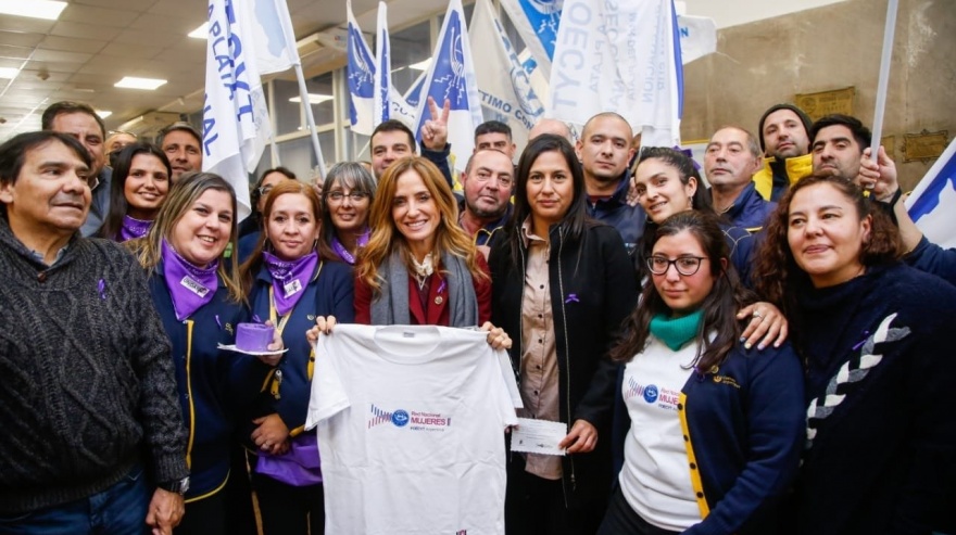 Mar del Plata: Tolosa Paz recorrió empresas y la sede del Correo Argentino con "Manino" Iriart y Débora Indarte