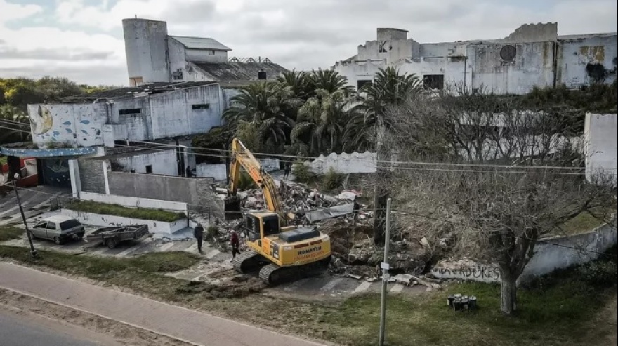 Pinamar: demuelen parte de la emblemática discoteca Ku