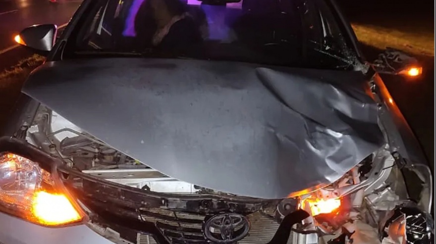 Tragedia en la Ruta 2 a la altura de Coronel Vidal: bajó por un desperfecto en el auto y murió arrollado