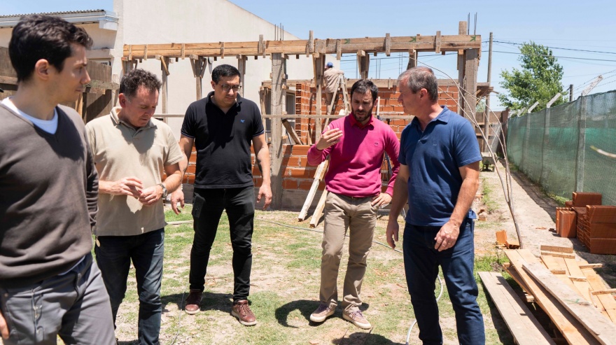 Monte: Castro recorrió la obra de dos nuevas aulas en la Escuela Secundaria N° 2