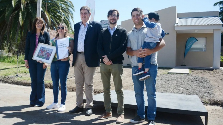 San Cayetano: la Provincia entregó viviendas a vecinos