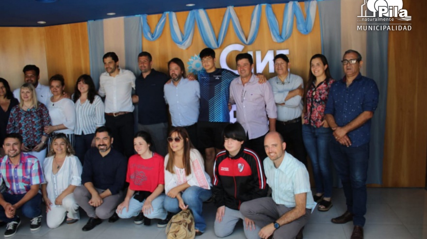 Pila: Walker encabezó el acto de entrega de materiales deportivos a escuelas del distrito