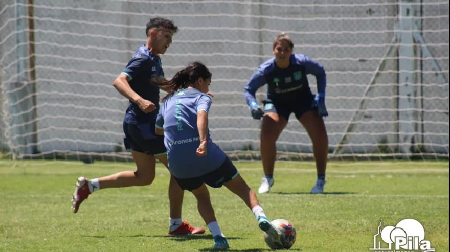 Pila: el plantel de fútbol femenino de Racing Club se encuentra entrenando en la ciudad