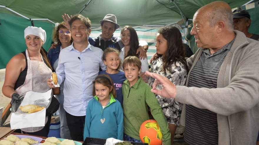 Kicillof participó de la 10° Fiesta de la Empanada Costera en Santa Elena