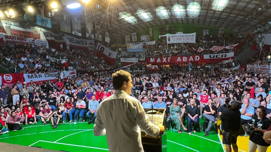Maxi Abad lanzó su candidatura a gobernador