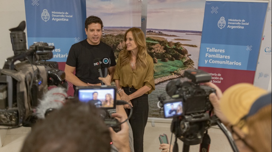 La Costa: Cardozo y Tolosa Paz entregaron herramientas y maquinarias a emprendedores productivos