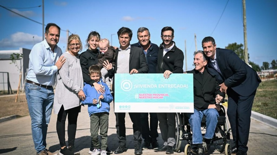 Pila: Walker recibió a Kicillof para la entrega de  viviendas y computadoras