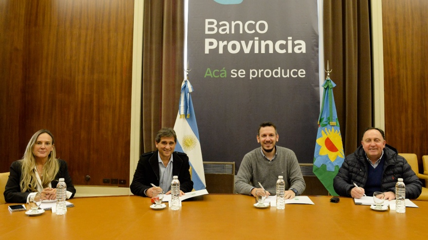 Loberia: Fioramonti firmó convenio para la compra de un ecógrafo para el hospital