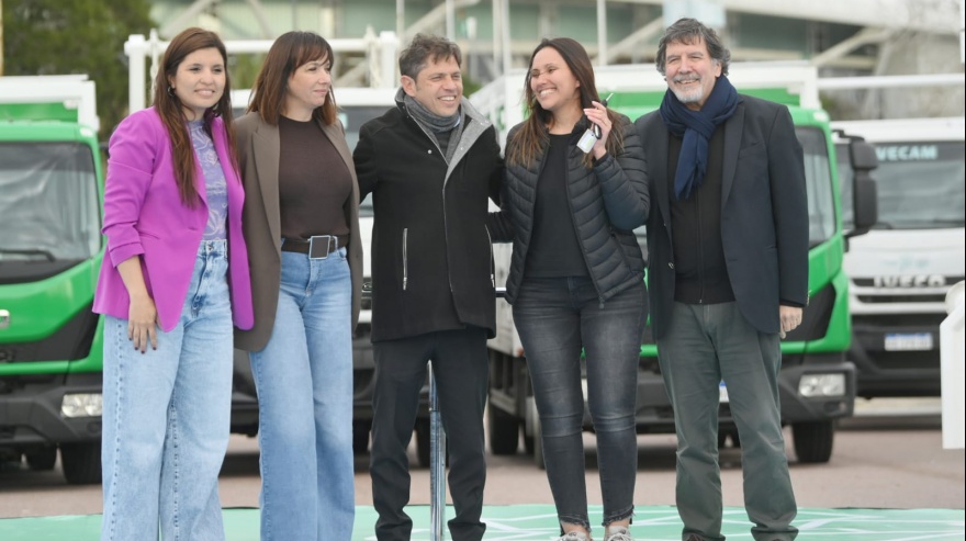 La diputada Sánchez Jauregui estuvo presente en la entrega de un móvil escolar para Necochea