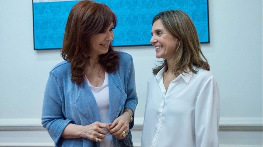 Mientras Pulti lanzaba su precandidatura, Fernanda Raverta se reunió con Cristina Kirchner
