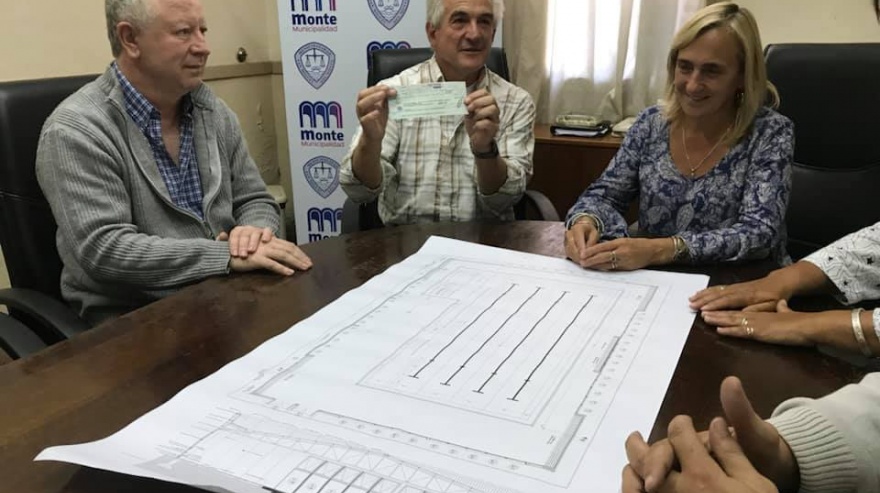 Monte: Mayol entregó un subsidio a la Escuela 501 para la compra de un minibus