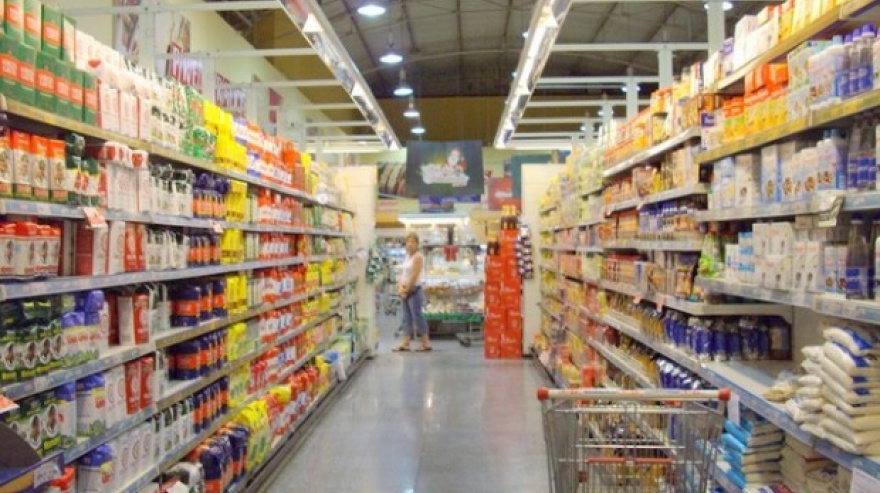 Según la Defensoría, los alimentos en provincia subieron más del 60% en un año