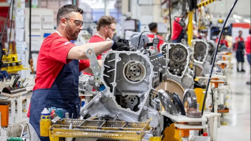 La construcción y la industria volvieron a tener caídas que llegan al 30%