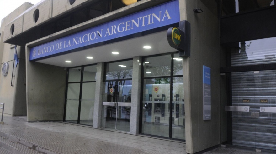 El Gobierno amenaza con cerrar sucursales del Banco Nación en el interior para castigar a los intendentes