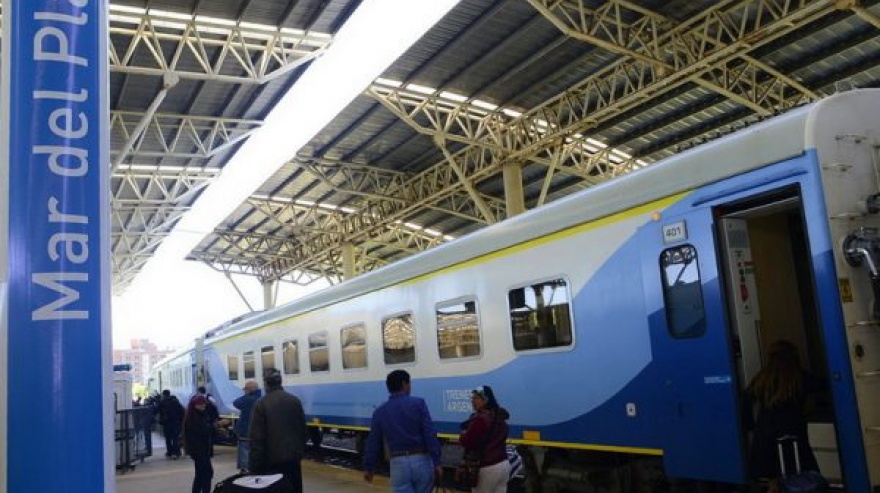 Furor por la venta de pasajes de tren para el verano: colas desde la madrugada y 250 tickets vendidos por minuto