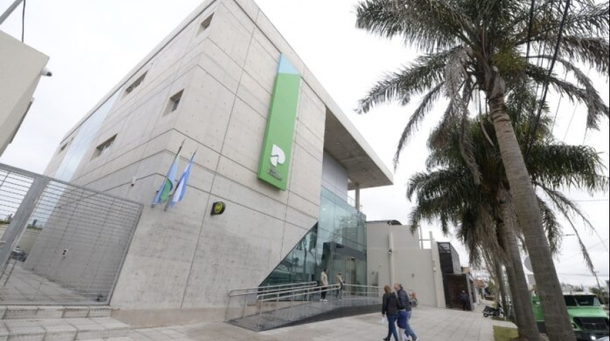 Bancarios piden a Kicillof cambiar la hora de atención en verano y comerciantes resisten