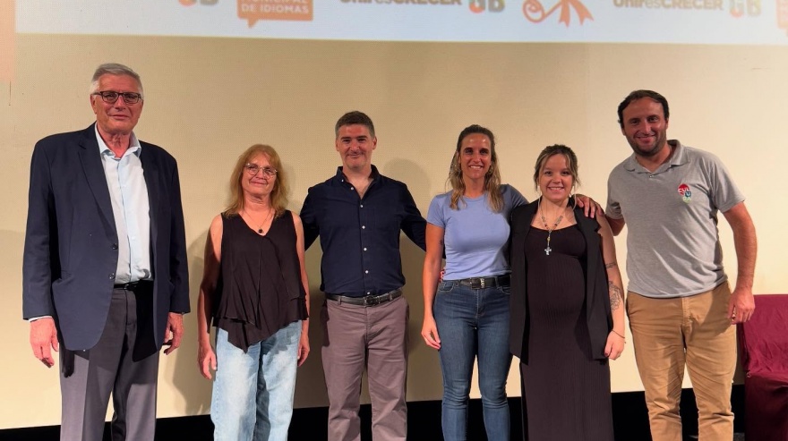General Belgrano: Dinapoli encabezó la entrega de certificados de la Escuela Municipal de Idiomas