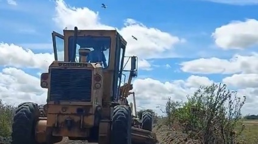 Tordillo: realizan mantenimiento y recuperación de caminos rurales