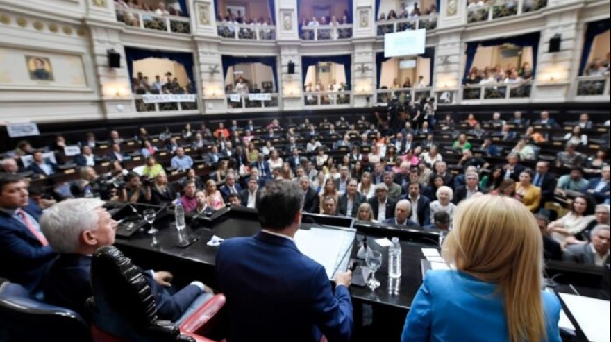La UCR cuestionó el endeudamiento de Kicillof sin pasar por la Legislatura