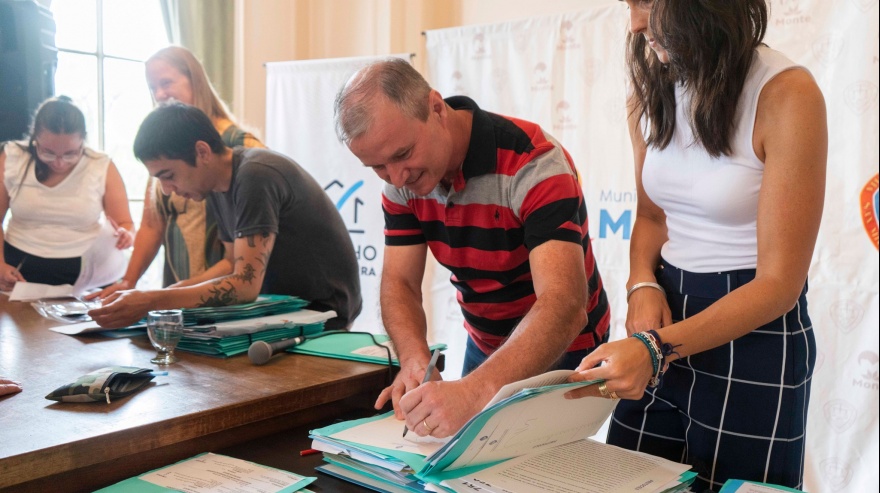 Monte: 50 familias concretaron la firma de escrituras