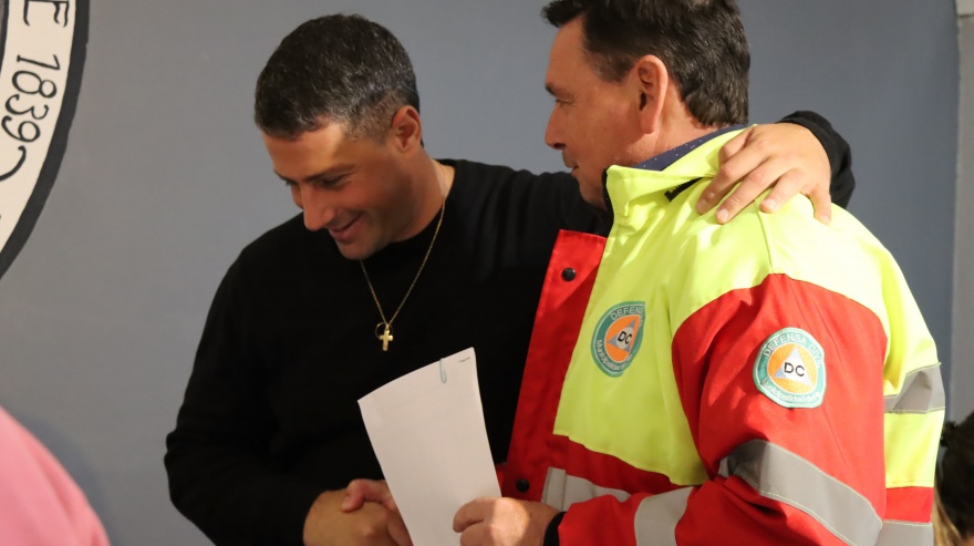 Pila: Walker entregó subsidios para mejoras habitacionales para bomberos y policías
