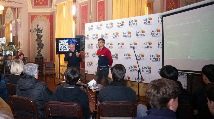 Gelené presentó "IDE Las Flores", la herramienta digital que permite el acceso a distintos datos e información del partido