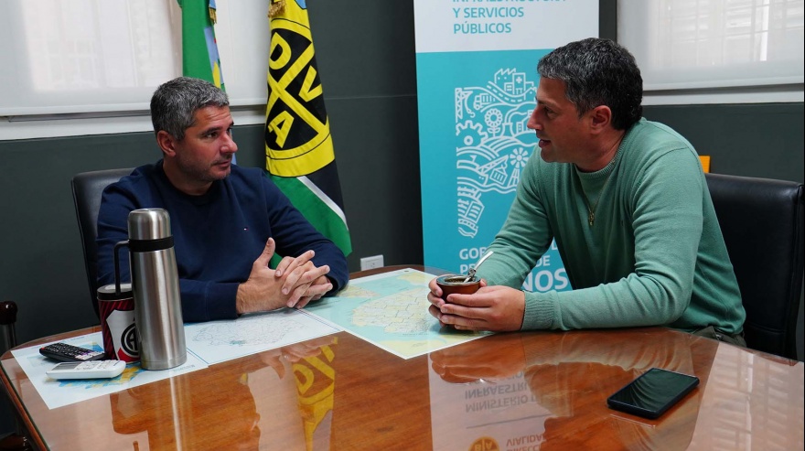 Pila: el intendente realizó gestiones para concretar obras viales en el distrito