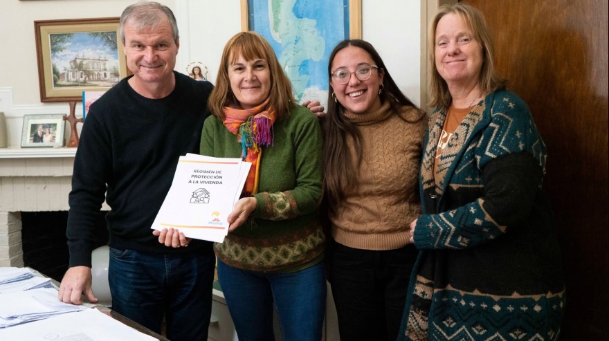Monte acompaña a vecinos en el trámite para garantizar el derecho a una vivienda
