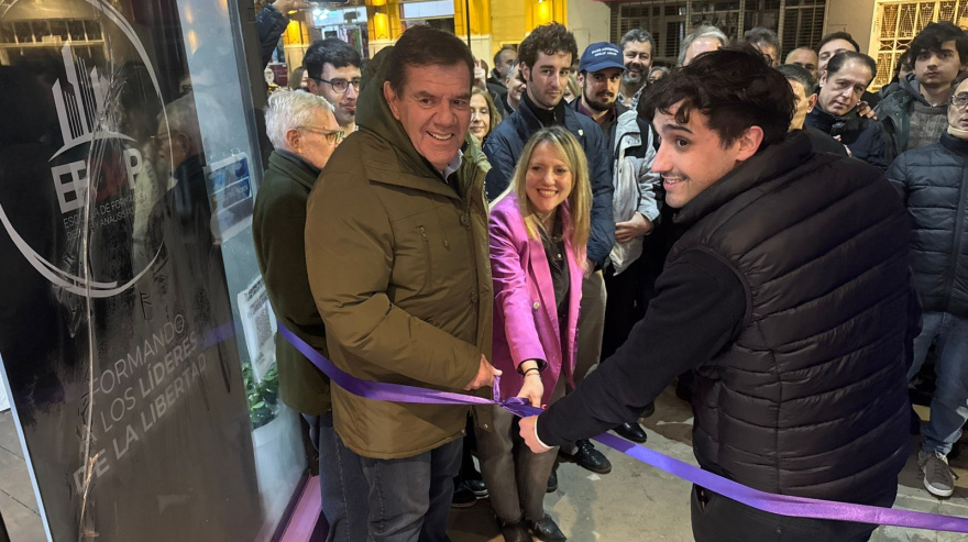 Armado en la sección: La Libertad Avanza inauguró su local en Balcarce
