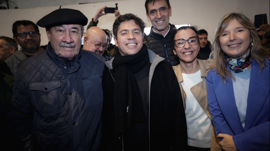 El gobernador Kicillof entregó viviendas a familias de Tandil