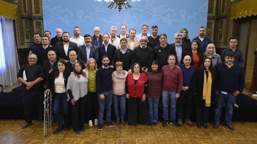 Kicillof encabezó una reunión con representantes de los trabajadores del Estado bonaerense