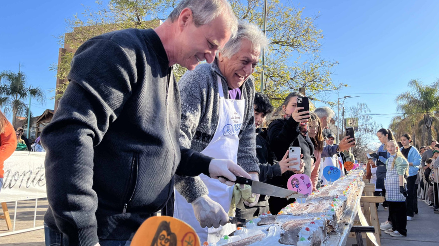 Monte: festejos del día del niño a pura alegría y con una torta de más de 100 metros