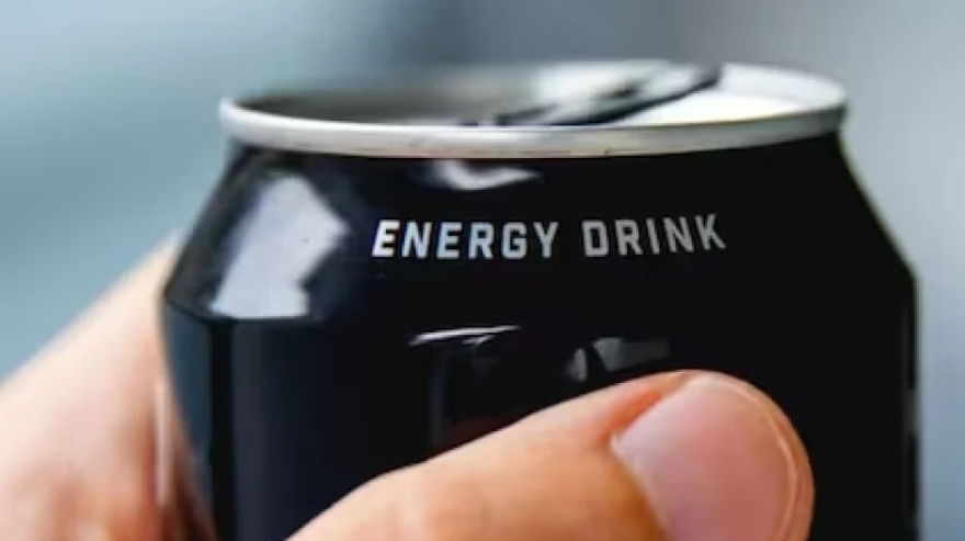 Buscan por ley prohibir la venta de bebidas energizantes a menores de edad