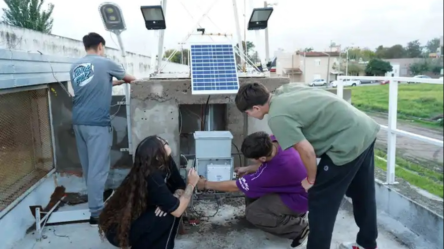 Una escuela de Necochea tiene el primer parque minieólico escolar del mundo