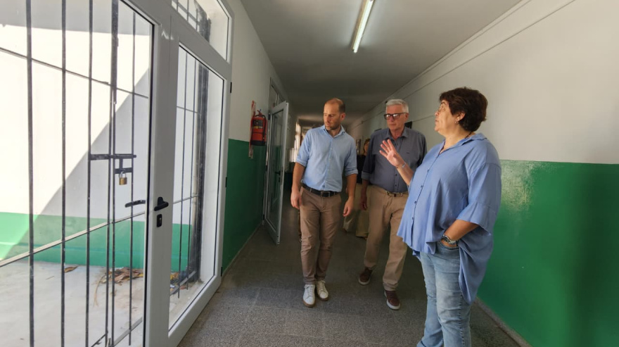 General Belgrano: recorrida de Dinapoli por obras en establecimientos educativos